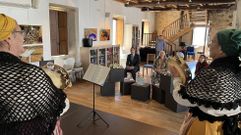 O grupo de pandereteiras Na casa zoqueiro estivo na inauguraci�n.