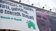 Boicot a la lona de Desokupa contra Pedro S�nchez en la calle Atocha de Madrid