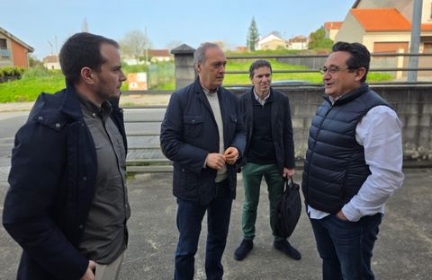 El delegado de la Xunta visit� ayer las firmas