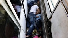 As� viaja un tren lleno de refugiados desde Macedonia
