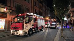 Fotograf�a de archivo de una intervenci�n nocturna de los bomberos en Monforte