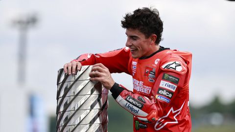 Marc M&aacute;rquez, celebrando el t&iacute;tulo conseguido en el 2025.