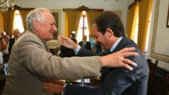 John Rutherford y Manuel Val�n, cuando el primero fue nombrado Hijo Adoptivo de Ribadeo, en el a�o 2012