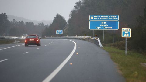 &Uacute;nico tramo abierto de la A-56, una isla de ocho kil&oacute;metros que circunvalan A Barrela y unen las provincias de Lugo y Ourense