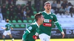 Guille Pin�n, en plena celebraci�n de tres puntos de oro para el Coruxo.