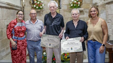 Alfonso Costa y Xosé Luis Veiras Manteiga ya son hijos adoptivos de Camboño