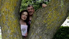 Raquel Amieiro e Pepe Pein�, en Foz co libro escrito por ambos