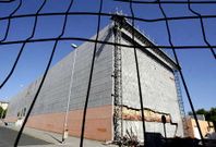 El desplome dej� al aire la parte inferior de la fachada que da a la avenida de Viveiro.