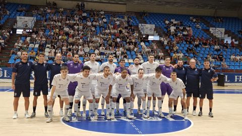 Foto de la familia parrula en su �ltimo amistoso antes del inicio de la Liga. 
