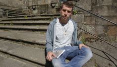 <span lang= gl >Alexandre participa na presentaci�n dun libro con poemas seus, esta tarde en Lisboa</span>. 