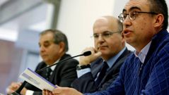 El autor, en primer t�rmino, acompa�ado de Jos� Manuel Baltar y Francisco Rodr�guez