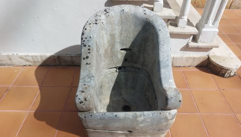 Antigua silla de aseo medicinal del balneario de Fuensanta
