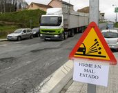 El mal estado del vial incluso motiv� colocar carteles en el 2014. 