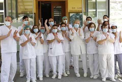  TRABAJADORES DE LA RESIDENCIA DIVINO MAESTRO Trabajadores de la Fundaci�n San Rosendo en el Seminario celebran haber superado el virus