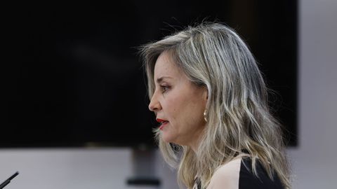 La portavoz de Sumar en el Congreso, Ver�nica Mart�nez, da una rueda de prensa en el marco de la reuni�n de la Junta de Portavoces del Congreso de los Diputados este martes.