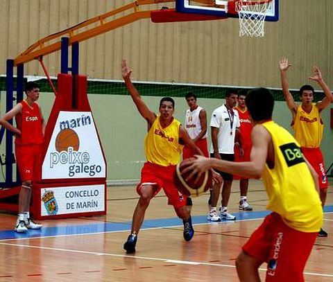 La selecci�n prepar� el torneo a conciencia esta semana en el pabell�n de A Ra�a.