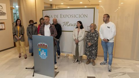 Jose de la Sierra, fillo de Marcelino, presentou o encontro, no que tam�n interveu M�nica Rodr�guez, alcaldesa de Vimianzo