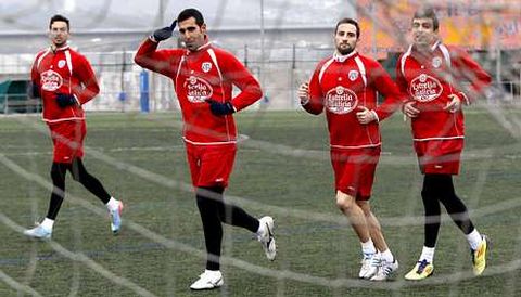 Rennella, Pita, Pablo lvarez y Ernesto, practicando carrera continua sobre el csped sinttico de A Cheda.