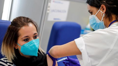 Espa�a retom� este mi�rcoles la vacunaci�n con AstraZeneca