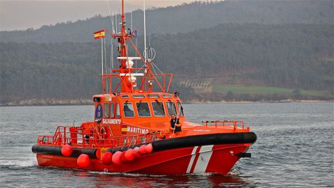 La embarcación de Salvamento Marítimo Salvamar Altair, con base en Camariñas.
