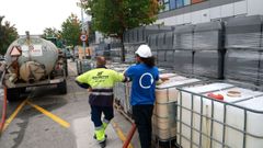 Varias empresas echaron mano de camiones cisterna para abastecerse de agua y poder trabajar