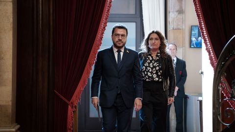Aragons con la consejera de Presidencia, Laura Vilagr, en el Parlamento Cataln.