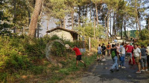 Incendio forestal en Meln, entre las aldeas de Quins y Vilaverde