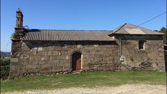 El templo de Santa Margarita de O Val conserva, a pesar de la dureza con la que lo ha tratado el paso del tiempo, la capacidad de conmover por su belleza