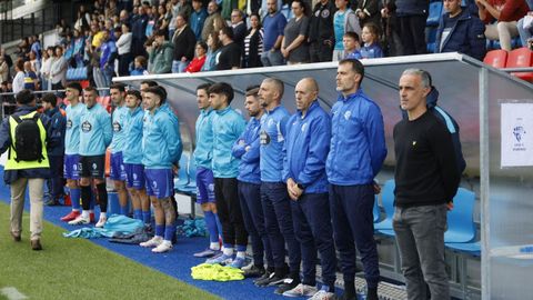 Banquillo ourensanista durante el minuto de silencio.