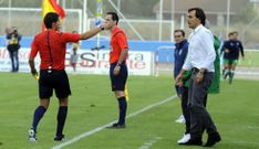 En la misma acci�n el  �rbitro no vio el penalti, amonesto a Pablo Rey y expuls� a Tena. 