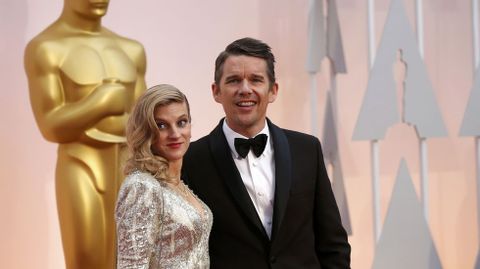 Ethan Hawke con su mujer