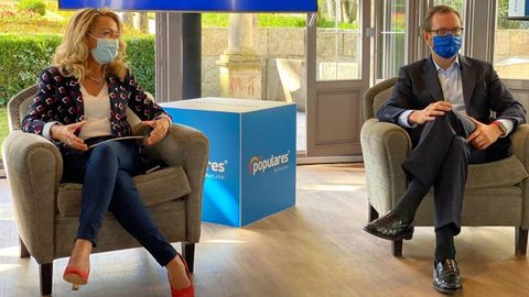 El portavoz del PP en el Senado, Javier Maroto, acompa�a a la presidenta del PP de Asturias, Teresa Mallada