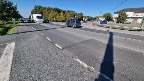 El accidente se produjo en la LU-113, entre Castro de Ribeiras de Lea y Abadn (foto de archivo)