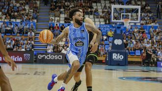 Tevin Brown en una posesi�n del partido ante el Asisa Joventut del Pazo