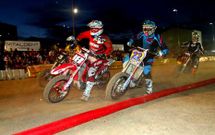 La �ltima competici�n de Dirt Track de Carballo reuni� a m�s de un millar de aficionados. 