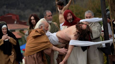 Representación del Vía Crucis en Infiesto