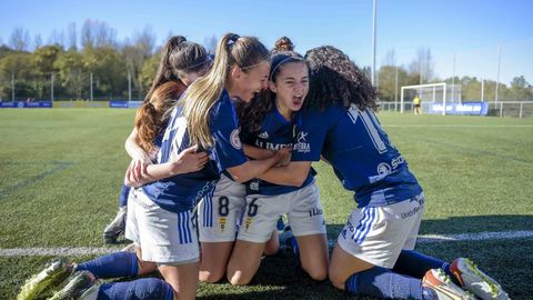 Luca Vallejo, en el centro, celebra su gol al DUX Logroo