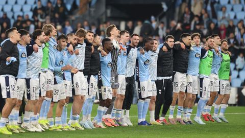 Los jugadores del Celta, celebrando el triunfo ante el Mallorca en Bala�dos.