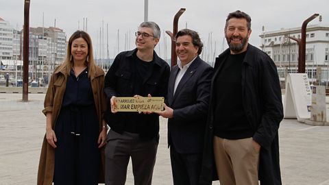 En la imagen, de izquierda a derecha, Paula Rodr&iacute;guez Beir&aacute;n, Directora de Telef&oacute;nica en Galicia y Asturias; Ra&uacute;l Bustamante Mat&iacute;as, responsable de Relaciones Institucionales de Movistar Plus+; Mart&iacute;n Fern&aacute;ndez Prado, Presidente de la Autoridad Portuaria de A Coru&ntilde;a, y Alfonso Blanco Bembibre, director general de Portocabo