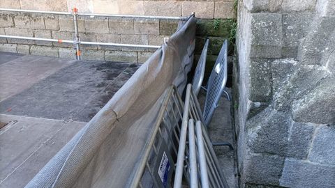 Ayer, las vallas rozaban la fachada de la Catedral.