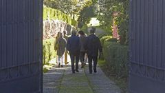 Imagen de la �ltima visita al pazo de Meir�s este viernes, aniversario de la muerte de Franco