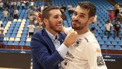 Gerard Casas, el tcnico de O Parrulo, con Rubn Orzez, uno de los capitanes del equipo