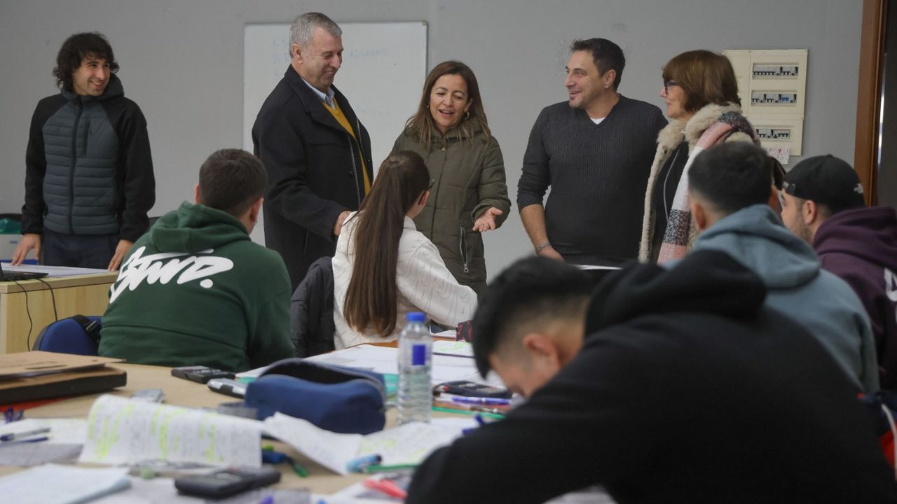 La conselleira do Mar abordó con los pósitos de O Son y Portosín el impacto del recorte de cuotas