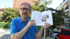 Carlos Medrano, autor do libro Crónicas de Portonovo, na plaza que no seu día foi o cine Gondariño, unha das historias que recolle no seu volume