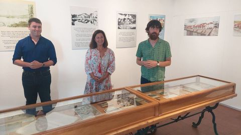  Daniel Lucas Teijeiro Mosquera, la alcaldesa Mara Barral y el director del Museo das Marias, ngel Arcay, en la inauguracin de la muestra Arquitectura aoradas: o peirao