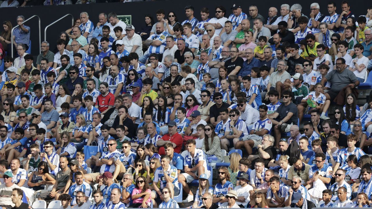 La afición del Deportivo reina en Segunda y se codea con los colosos de Primera