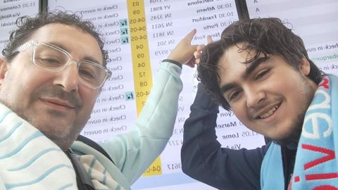 Ray Novas y su hijo, celtistas que viajan desde Holanda para el Celta-Friburgo.