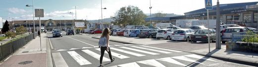 Hay usuarios que plantean la creaci�n de una pasarela elevada para conectar las estaciones de ferrocarril (al fondo) y de autob�s (derecha) de Pontevedra. 