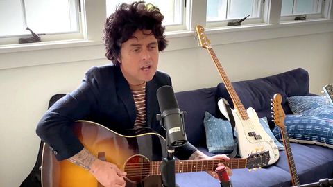 Billie Joe Armstrong, de la banda Green Day, actuando en el concierto 'One World: Together at Home'