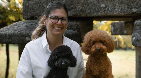Lidia posando con Bali y Coco